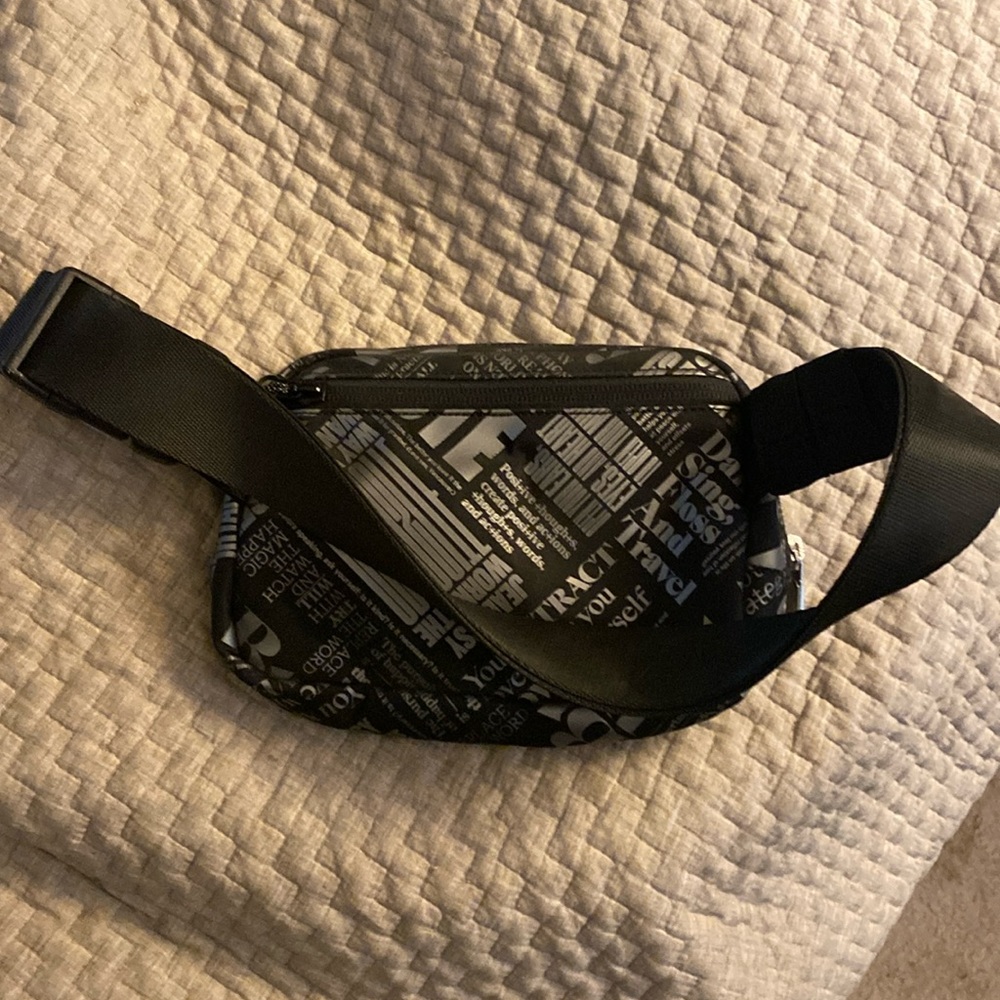 Lululemon Everywhere Belt Bag